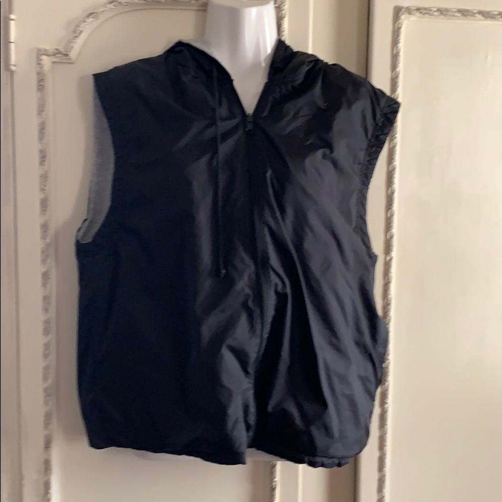 Reversible zip up vest size M/L